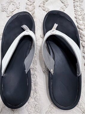OluKai Black Footbed Sandals with Light Gray Straps